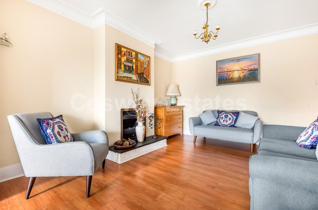 Longfield Avenue, Mill Hill
